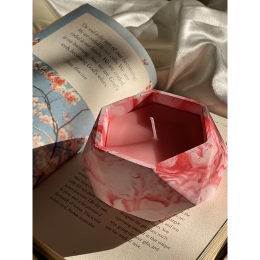 شمعة معطرة بالياسمين في قالب سداسي الشكل , أبيض وزهري , 8.5سم*8.5سم*5.5سم , 1 , ريبابل شمعة معطرة بالياسمين في قالب سداسي الشكل , أبيض وزهري , 8.5سم*8.5سم*5.5سم , 1 , ريبابل