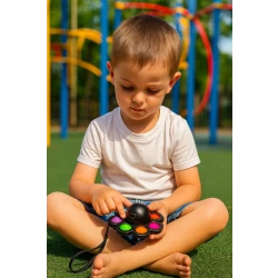  لعبة حسية على شكل أخطبوط تجمع بين سبينر فيدجيت، ضغط الفقاعات، والسحب.    