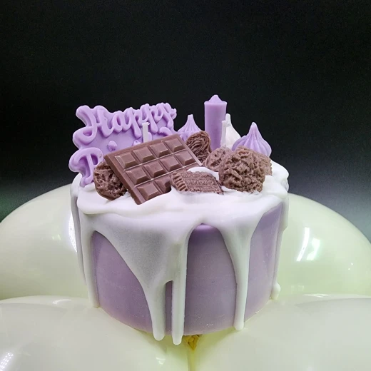 skin and beyond birthday cake made of candle - Skin and beyond - Image 2