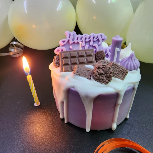skin and beyond birthday cake made of candle - Skin and beyond - Image 4