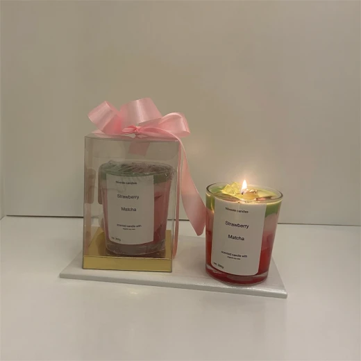 نايفيول شمعة كوب ماتشا وفراولة بطبقات شمع صويا معطر – مصنوعة يدويًا 100%، مزينة بطبقات الماتشا والفراولة مع شمع جل بشكل ثلجي لامع، ديكور فاخر وهدية مثالية للمناسبا نايفيول شمعة كوب ماتشا وفراولة بطبقات شمع صويا معطر – مصنوعة يدويًا 100%، مزينة بطبقات الماتشا والفراولة مع شمع جل بشكل ثلجي لامع، ديكور فاخر وهدية مثالية للمناسبا