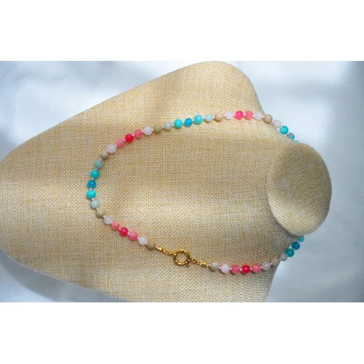 Women´s Handmade Knotted Beaded Necklace with Colorful Stone Beads & Gold Clasp - Tuleen Accesorios - Image 3