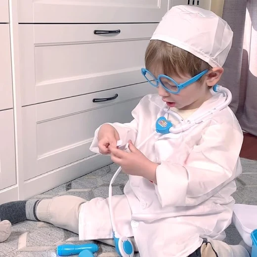 Educational Play Suitcase for Kids – Realistic 17-Piece Doctor Set with Medical Tools for Imaginative Role Play - Rs Toys - Image 2