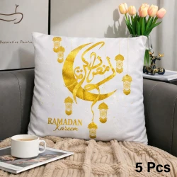 طقم 5 قطع من أغطية وسائد ديكورية لرمضان للكنب، مصنوعة من قماش مايكروفايبر عالي الجودة مع سحاب (غير مُعبأة)، مقاس 45 × 45 سم، مطبوعة بتصميم هلال رمضان والفوانيس.