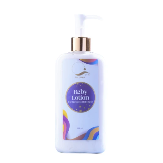 La Moon Baby Lotion is a lightweight fast absorbing formula enriched with Shea Butter Argan Oil and a soft Rose fragrance. It deeply hydrates and soothes baby’s skin Size: 200ml
