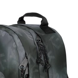 حقيبة ظهر إيستباك Morius Letter Dye Black، حقيبة لابتوب 15 بوصة، مقاومة للماء مع ظهر وأحزمة مبطنة، جيب أمامي وحامل زجاجة - ايست باك - Image 5